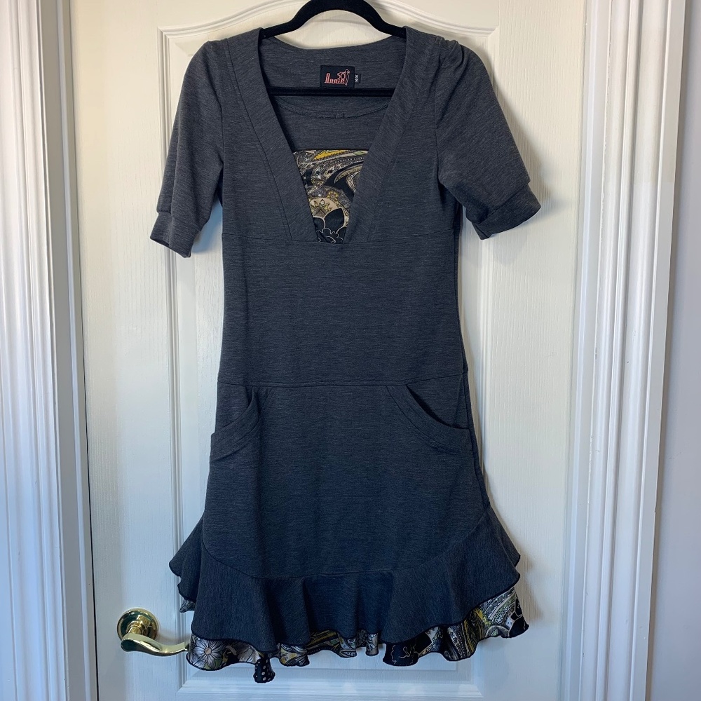 Annie 50 Designer Dress – Artistic Layered Style with Paisley Detail (M)